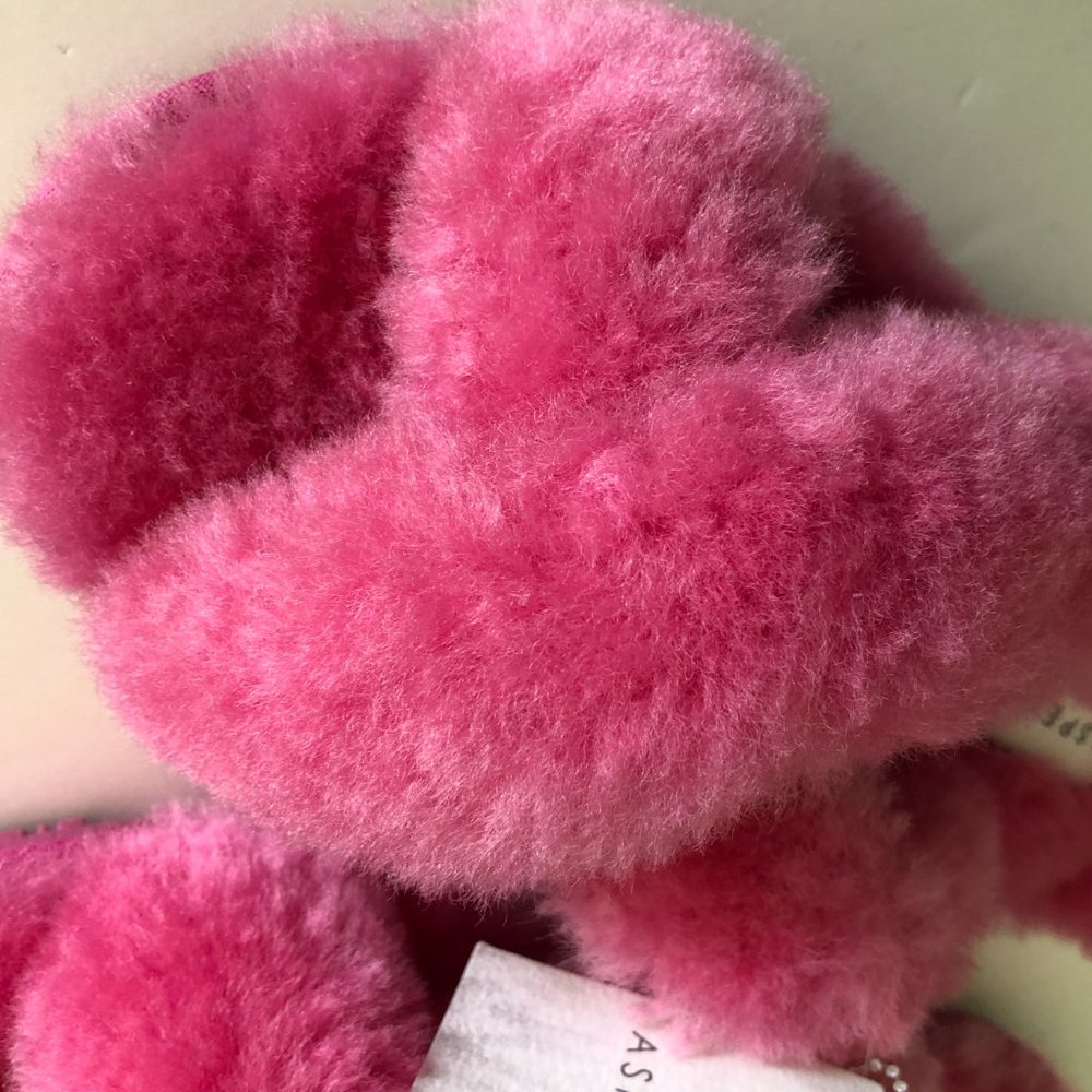 ASPEN Girls Crisscross Sheepskin Slippers XL Hot Pink - Picture 5 of 6